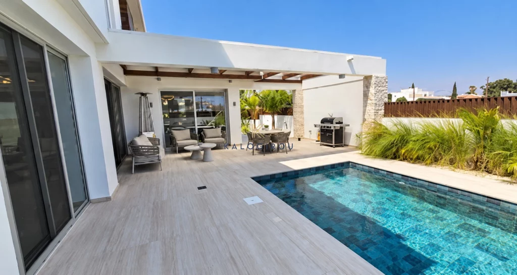 3-bed house with private pool in Dhekelia, Larnaca photo 1