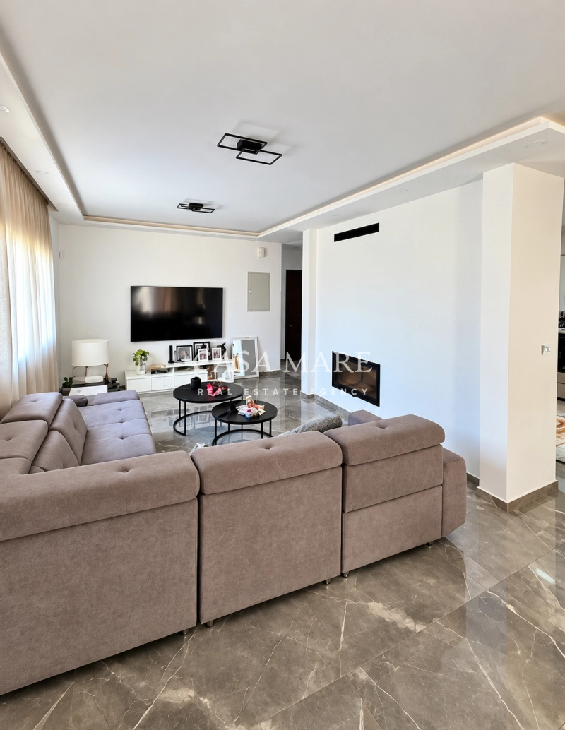 5 Bedroom House for Sale