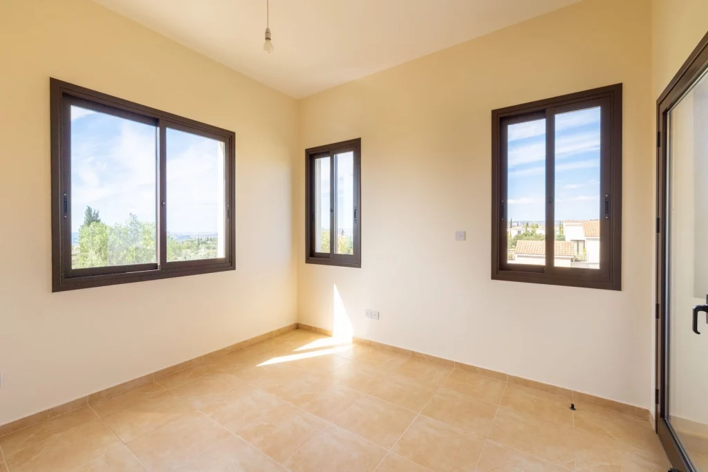 4-bed villa with pool and sea views in Kouklia photo 14
