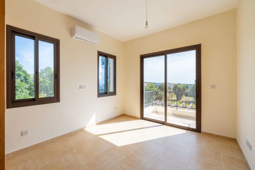 4-bed villa with pool and sea views in Kouklia photo 20