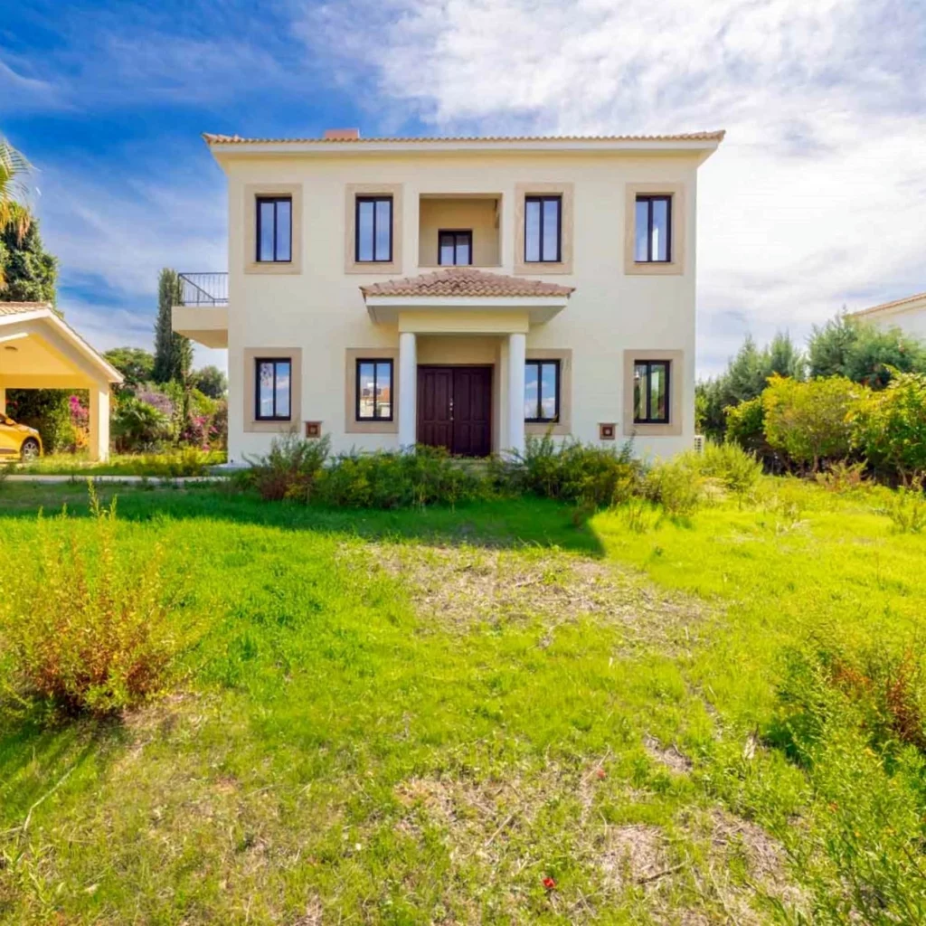 4-bed villa with pool and sea views in Kouklia photo 3