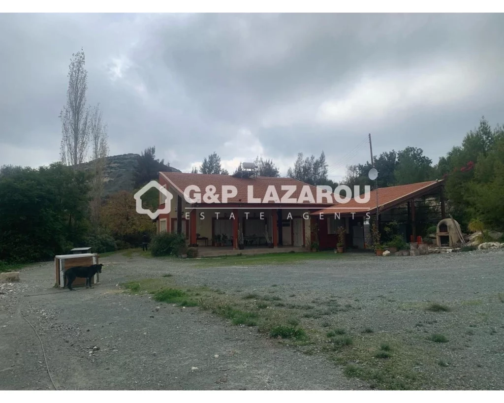 305m² Building for Sale in Limnatis, Limassol District