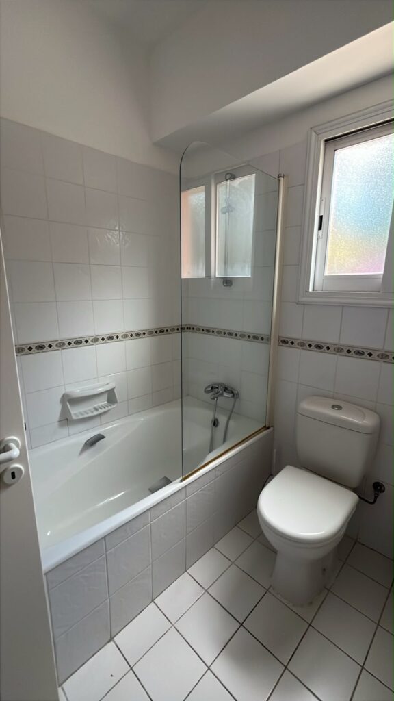3-bed apartment with communal pool in Tala, Paphos photo 9