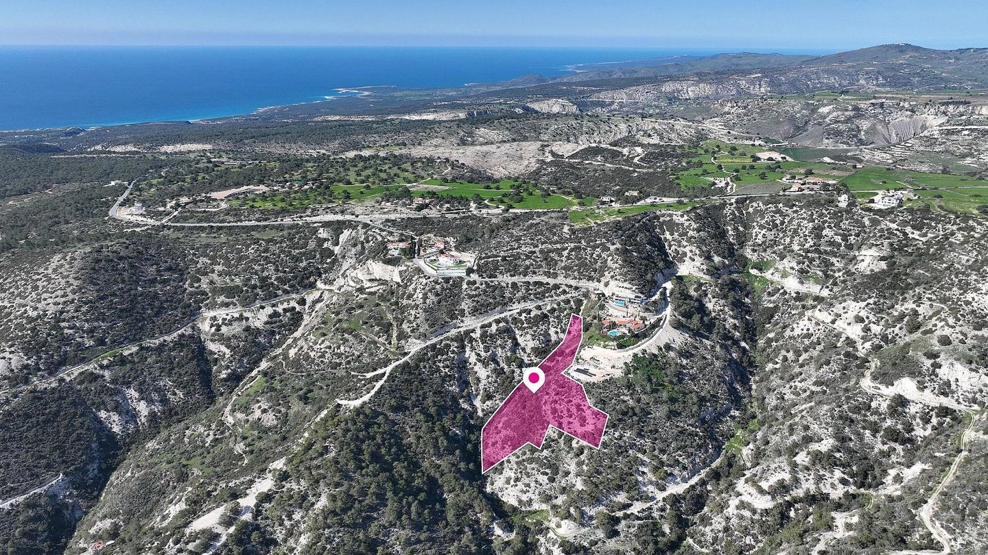 11,037m² Plot for Sale in Peyia, Paphos District