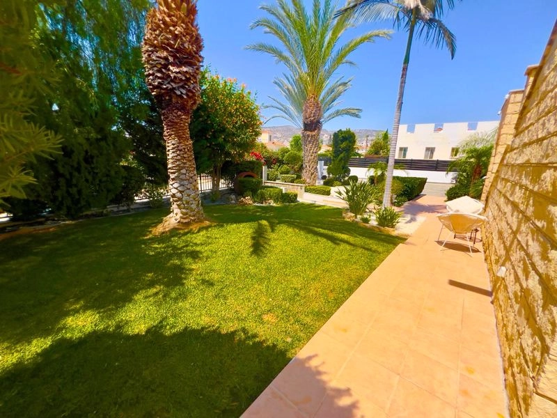 3 Bedroom House for Sale in Peyia, Paphos District