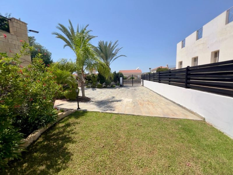 3 Bedroom House for Sale in Peyia, Paphos District