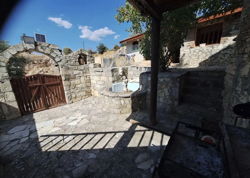 2 Bedroom House for Sale in Filousa Kelokedaron, Paphos District