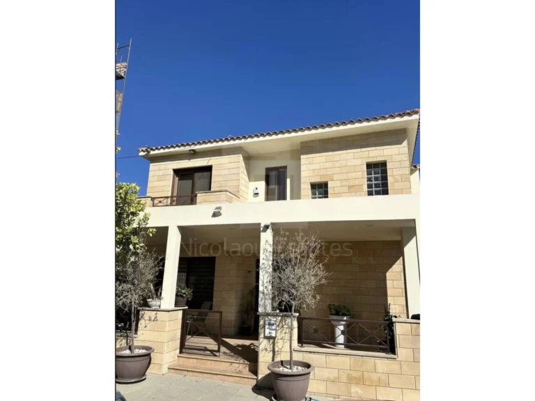 4 Bedroom House for Sale in Aradippou, Larnaca District