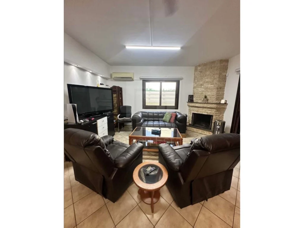 4 Bedroom House for Sale in Aradippou, Larnaca District