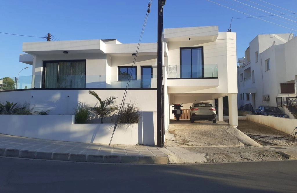 3 Bedroom House for Sale in Paphos – Anavargos