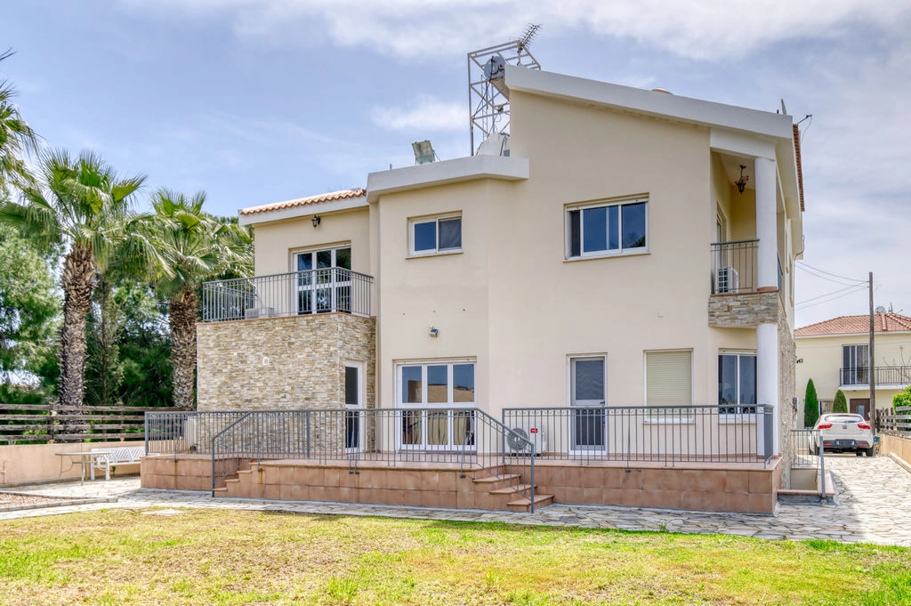 5 Bedroom House for Sale in Kiti, Larnaca District
