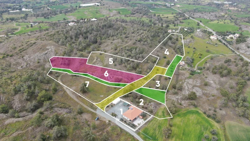 27,834m² Plot for Sale in Mathiatis, Nicosia District