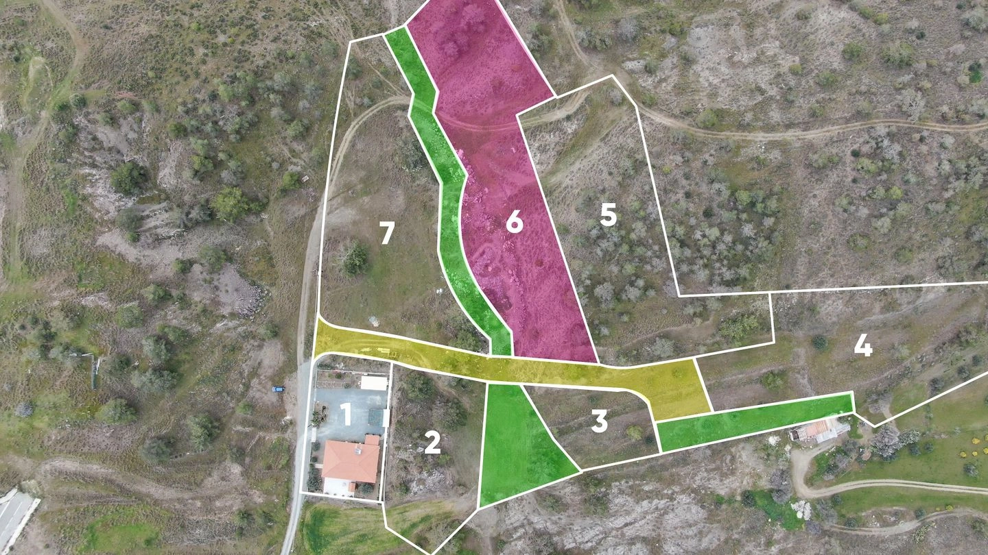 27,834m² Plot for Sale in Mathiatis, Nicosia District