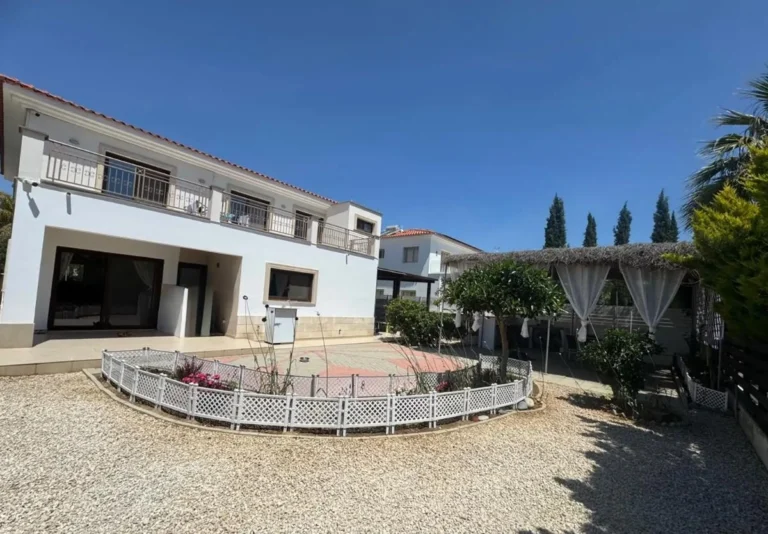 5 Bedroom House for Sale in Latsia, Nicosia District
