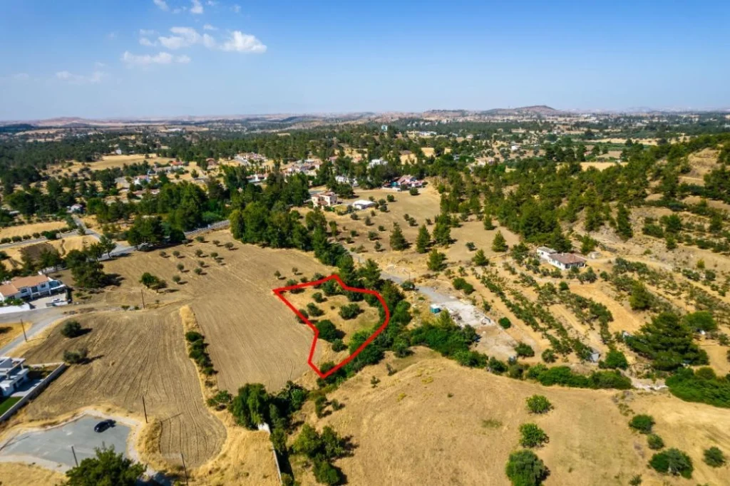 1,688m² Plot for Sale in Lythrodontas, Nicosia District