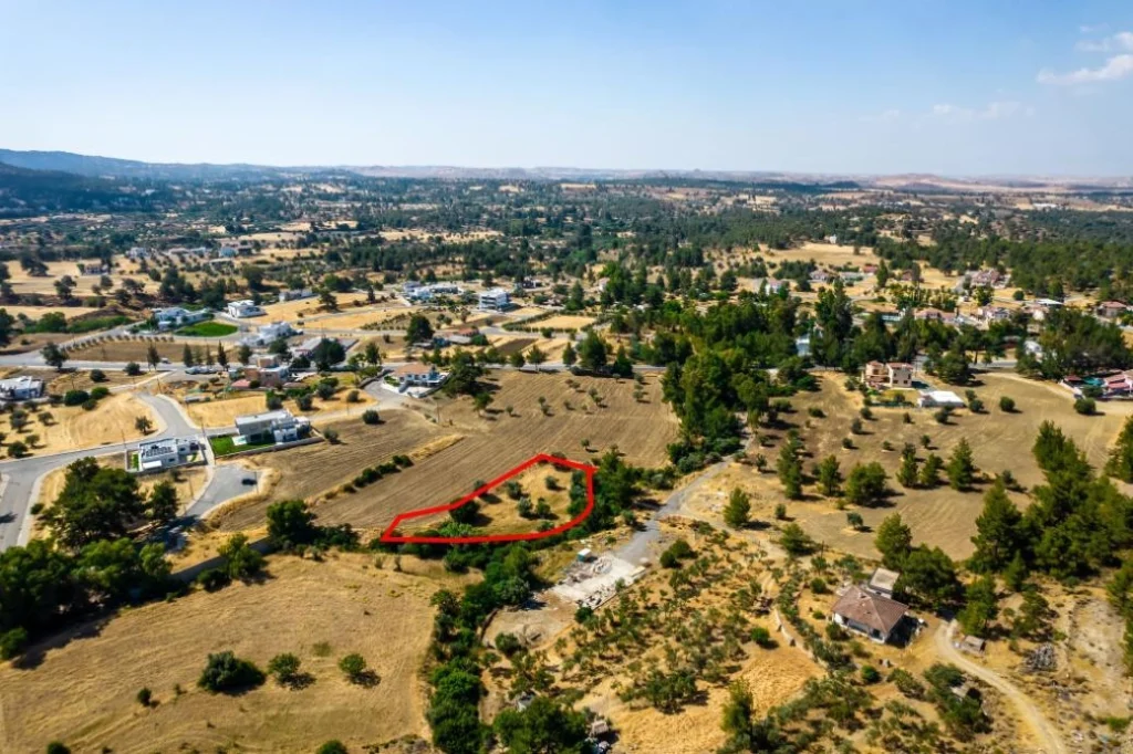 1,688m² Plot for Sale in Lythrodontas, Nicosia District