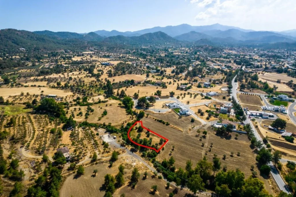 1,688m² Plot for Sale in Lythrodontas, Nicosia District