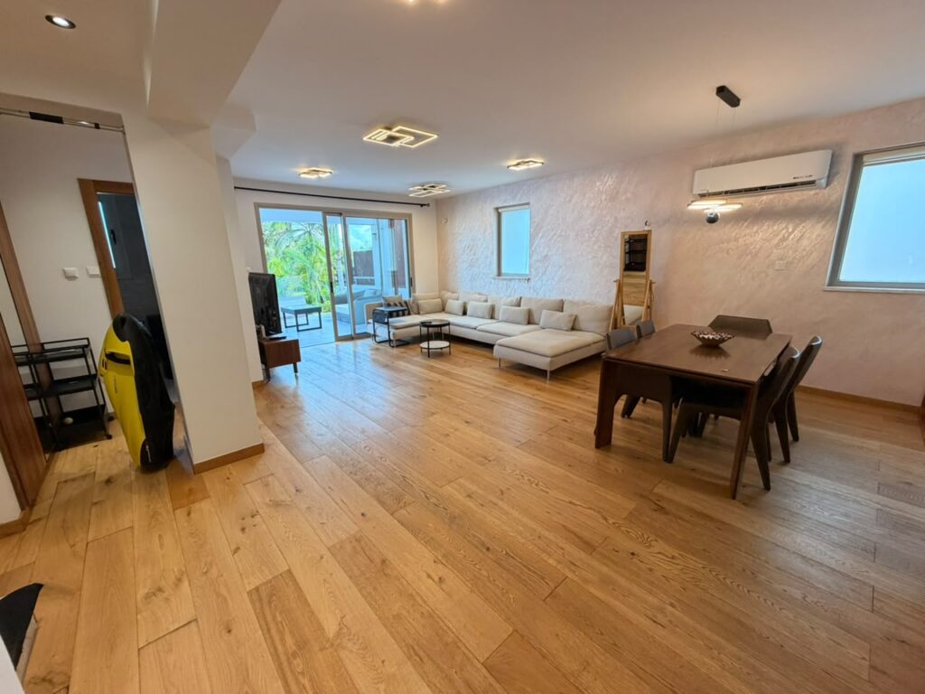 4-bed renovated villa with private pool for rent in Amathus, Limassol photo 13