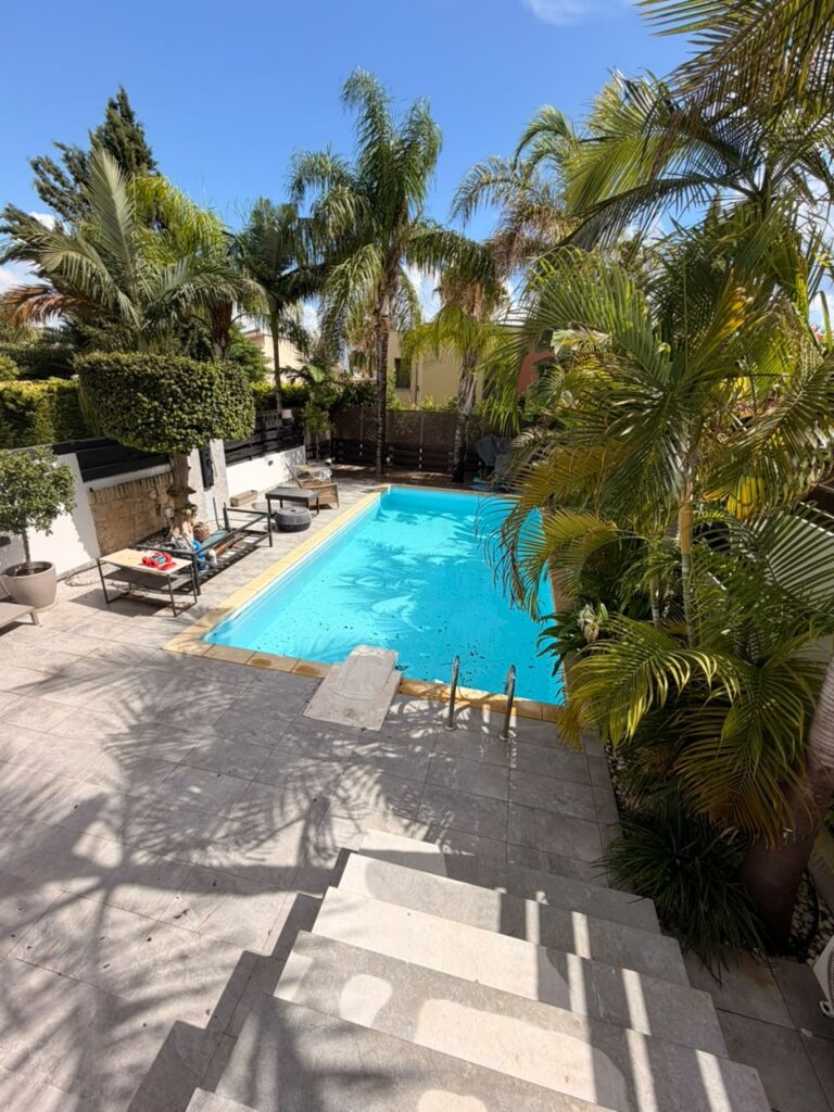 4-bed renovated villa with private pool for rent in Amathus, Limassol photo 18