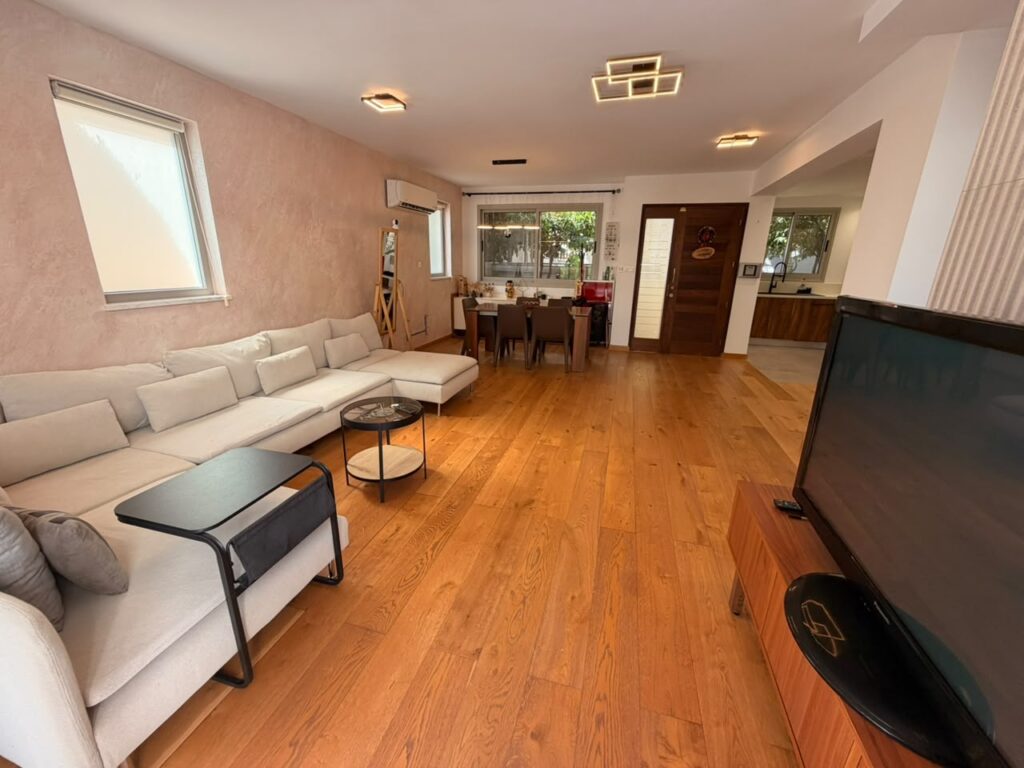 4-bed renovated villa with private pool for rent in Amathus, Limassol photo 26