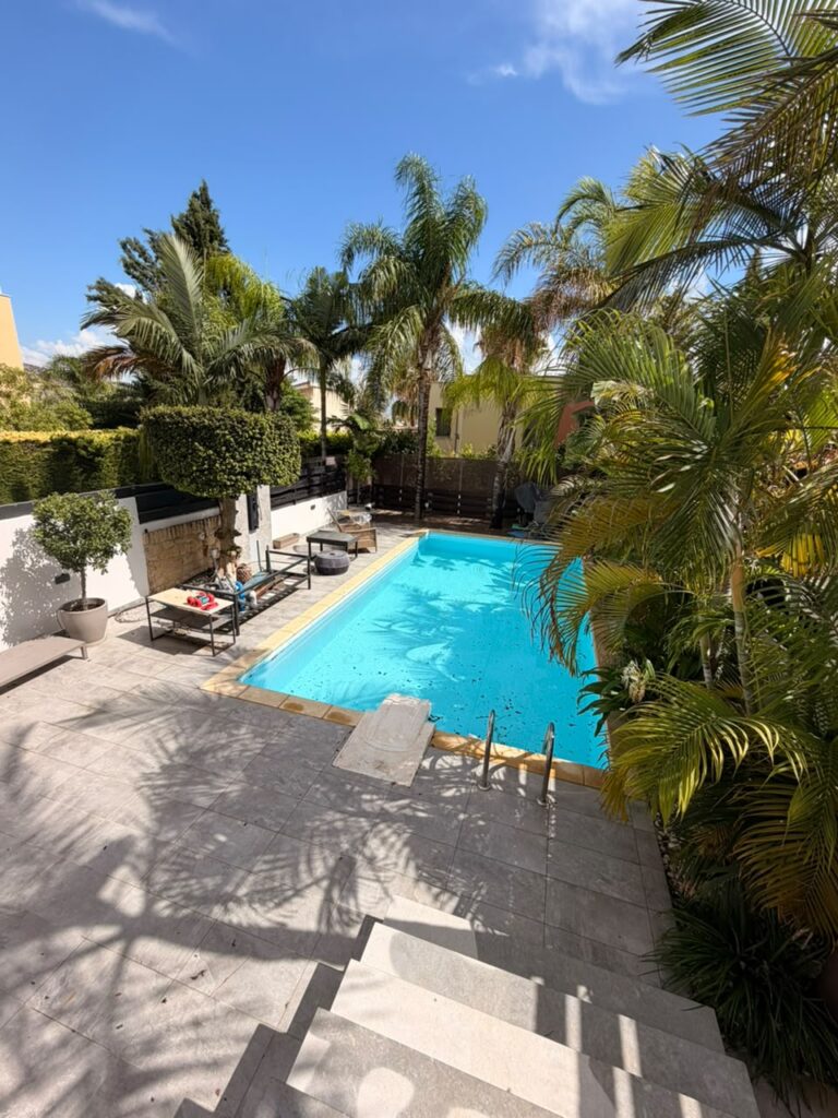 4-bed renovated villa with private pool for rent in Amathus, Limassol photo 28