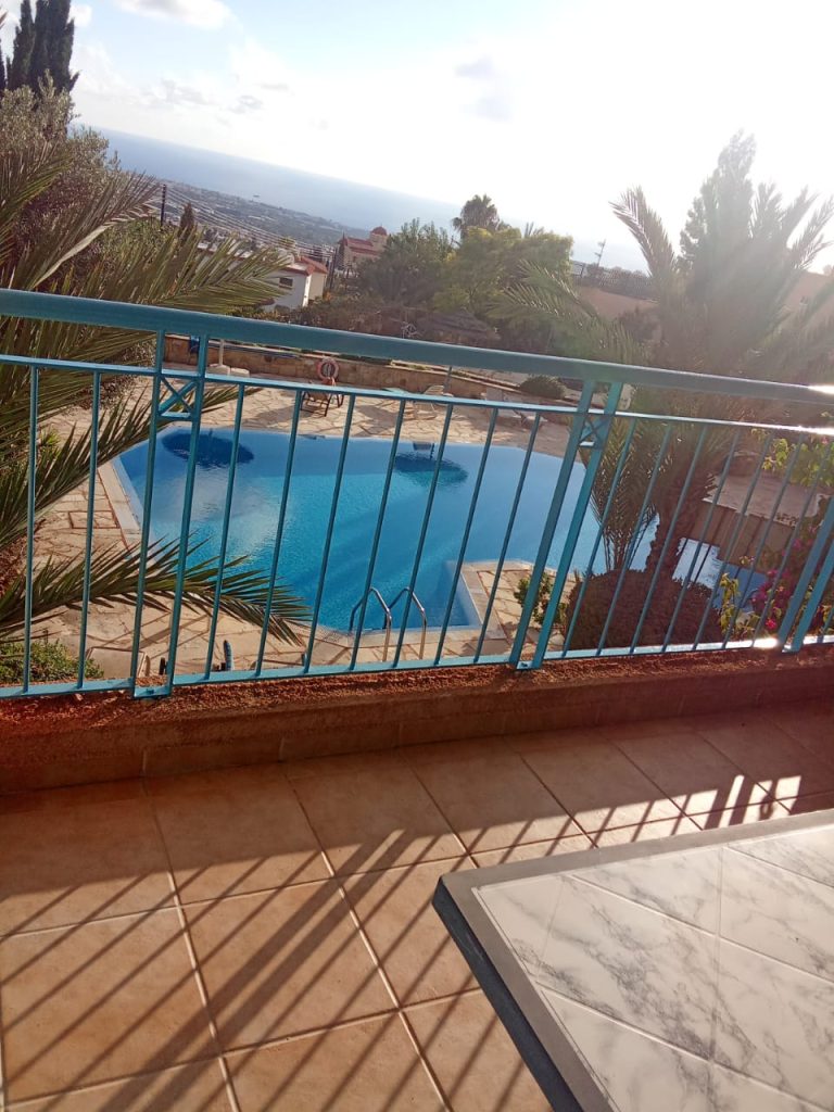 3-bed apartment with communal pool in Tala, Paphos photo 7