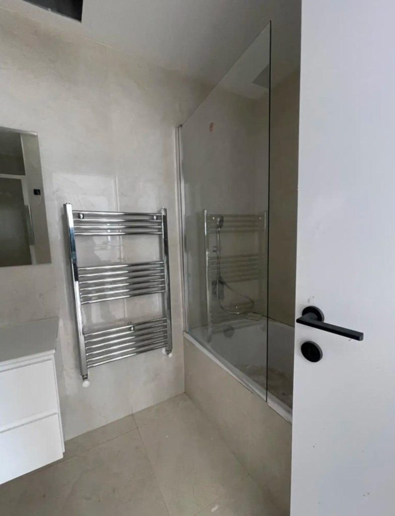 4-bed penthouse with heated pool and gym in Germasogeia photo 7