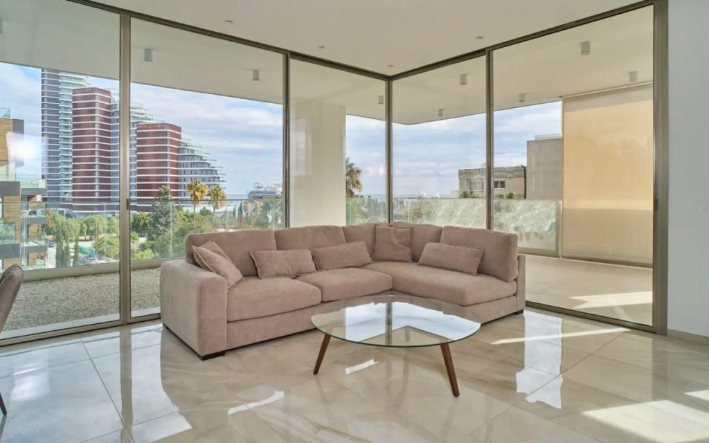 2-bed apartment for rent in Molos, Limassol photo 4