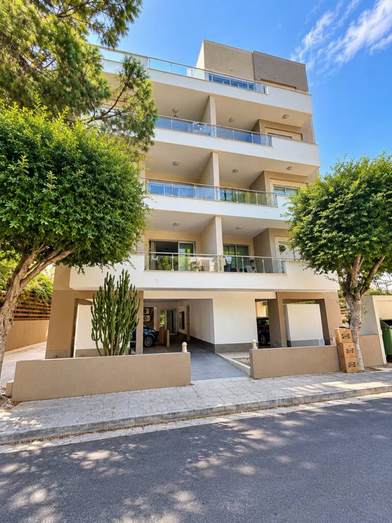 3 Bedroom Apartment for Rent in Larnaca – Arch Makarios III
