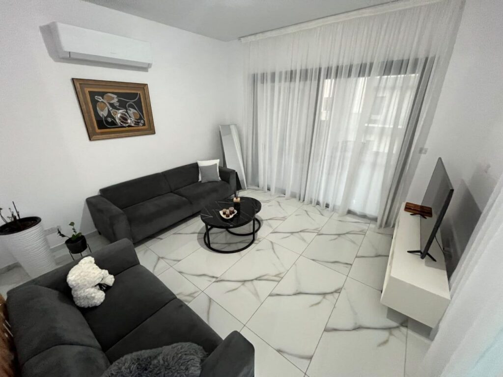3-bedroom furnished apartment with sea view in Germasogeia photo 2