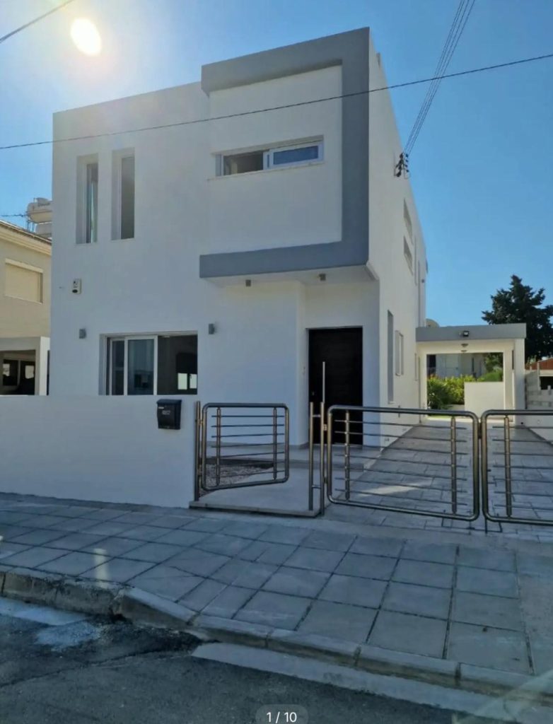 3-bed detached house with garden in Potamos Germasogeias photo 3