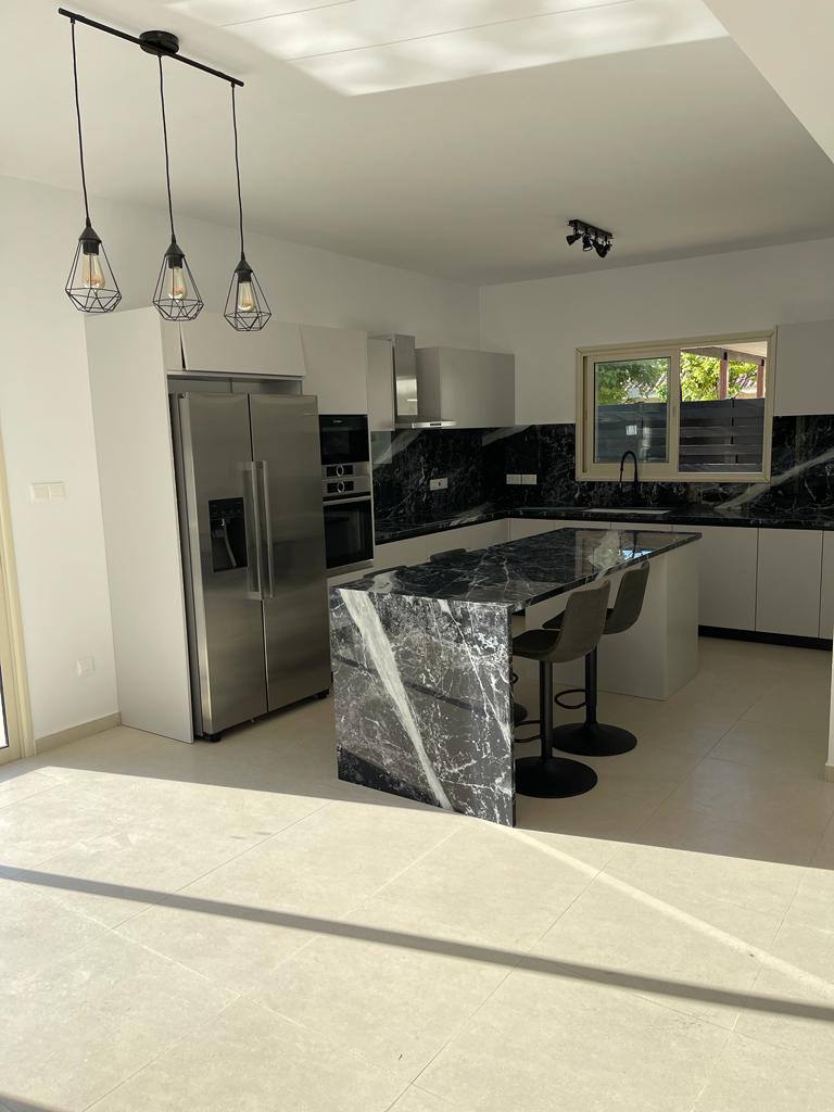 5 Bedroom House for Rent in Agios Tychonas, Limassol District
