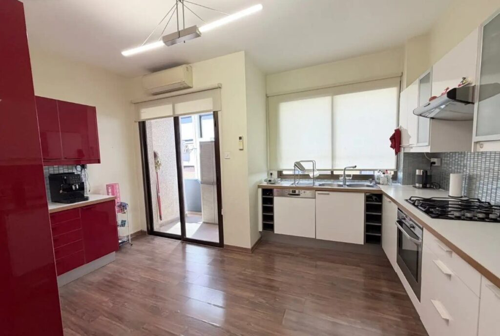 3-bed apartment for rent in Agia Zoni, Limassol photo 2