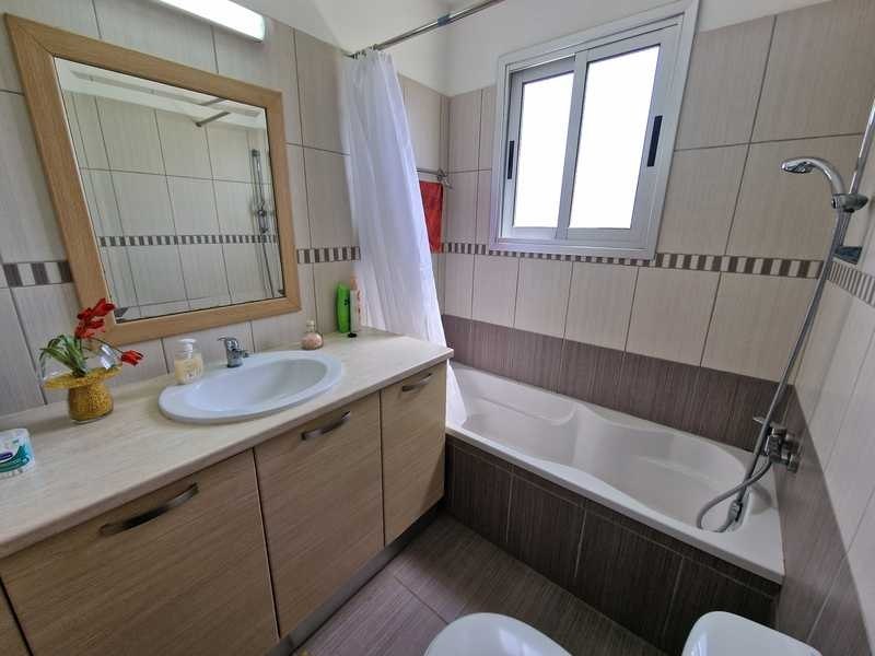 3-bed furnished apartment for rent in Columbia, Germasogeia photo 8