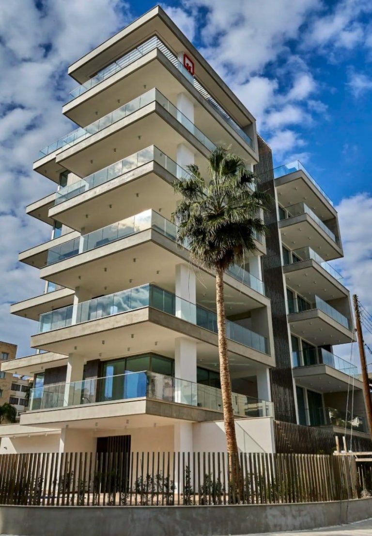 2 Bedroom Apartment for Rent in Limassol – Sea Front, Molos