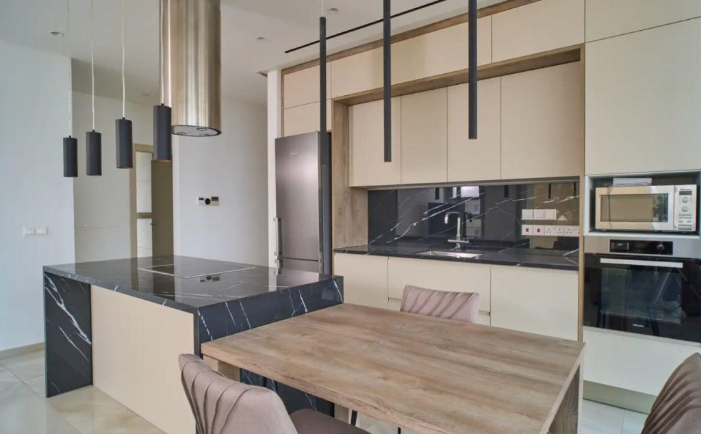 2-bed apartment for rent in Molos, Limassol photo 5