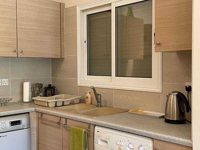 2-bed furnished apartment with shared pool in Germasogeia photo 8