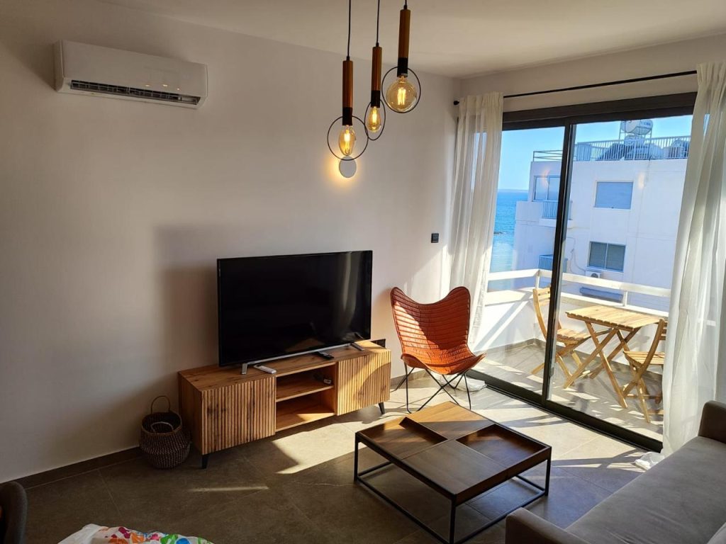 2-bedroom beachfront apartment in Neapolis, Limassol photo 4