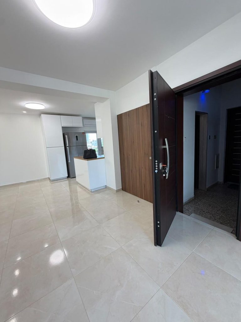 3-bed apartment with roof garden in Agia Zoni, Limassol photo 8