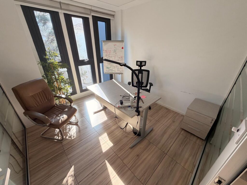 Premium 4-floor office building for rent with parking photo 3