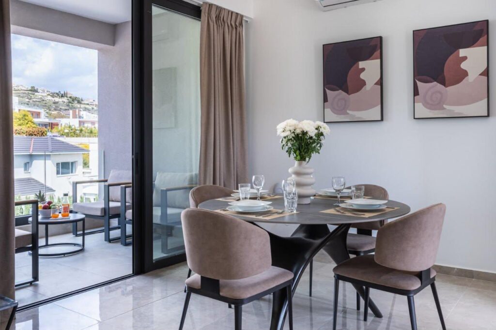 2-bed furnished apartment with pool in Agios Tychonas photo 4