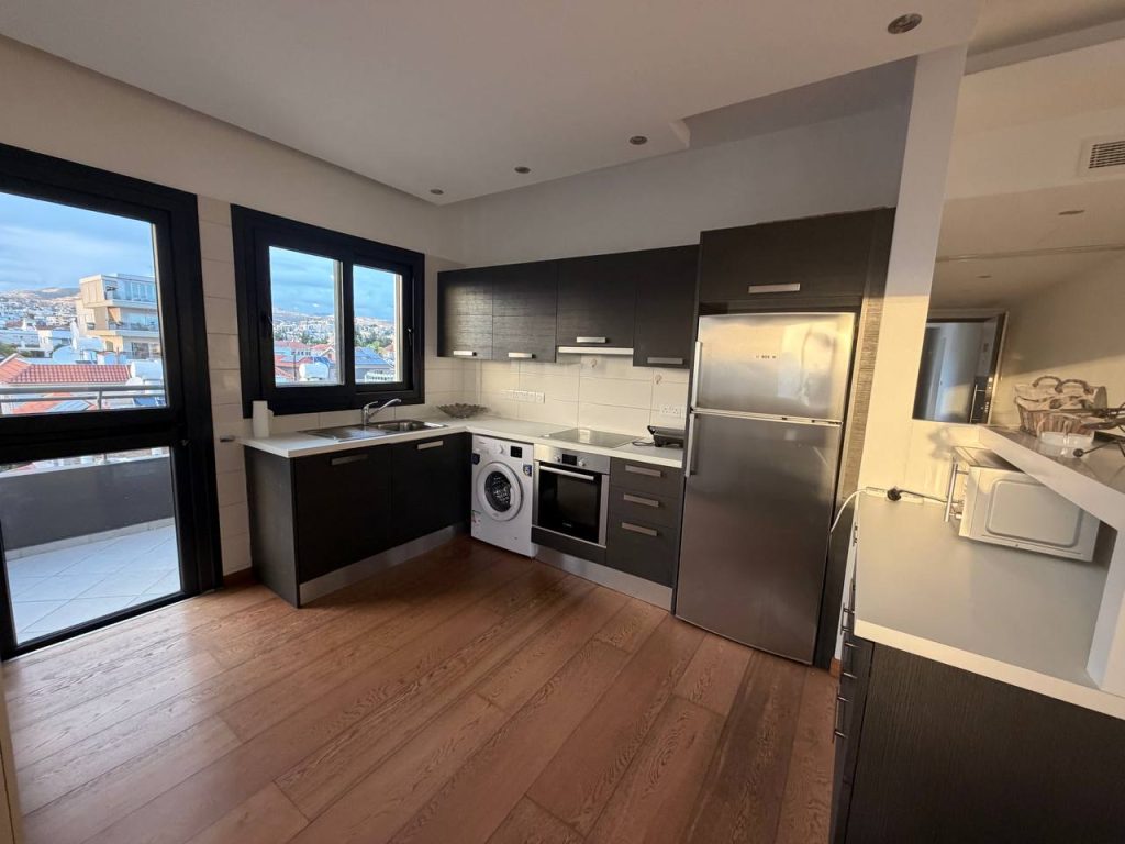 2-bed apartment with pool in Mesa Geitonia, Limassol photo 4