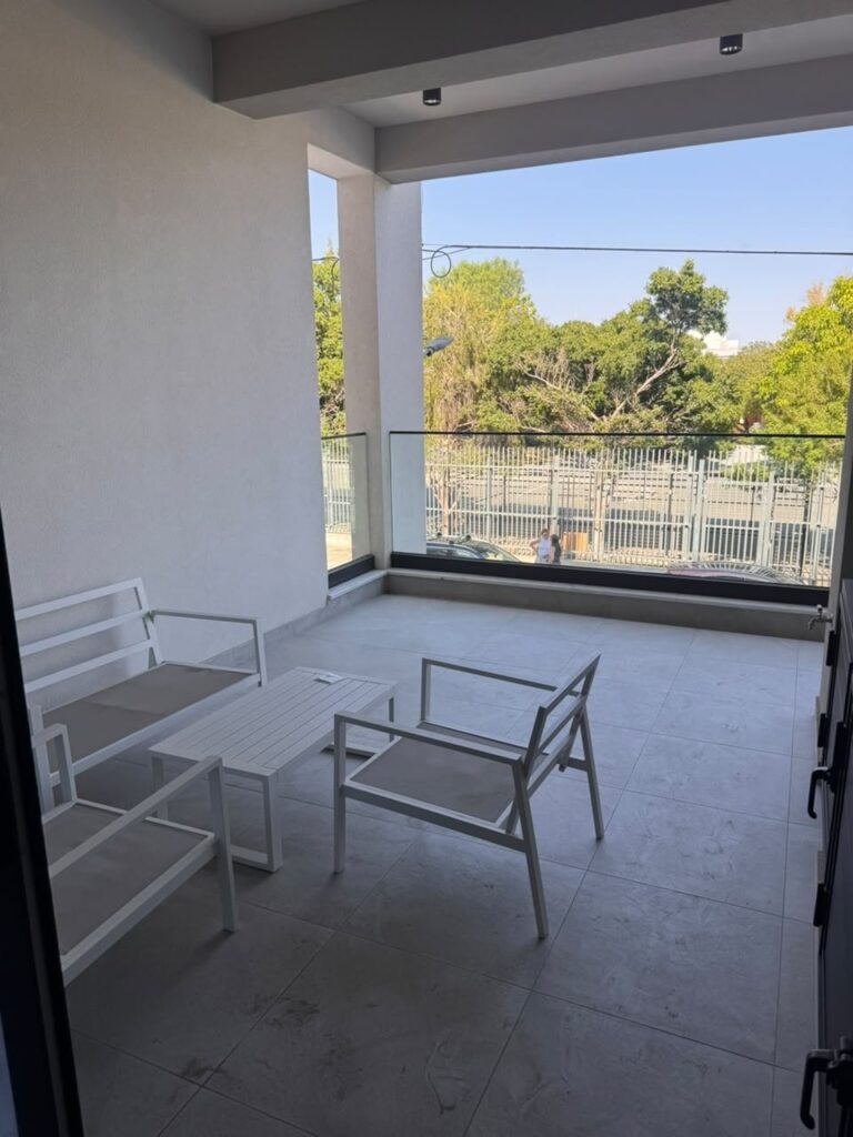 2-bed furnished apartment with pool in Germasogeia photo 7