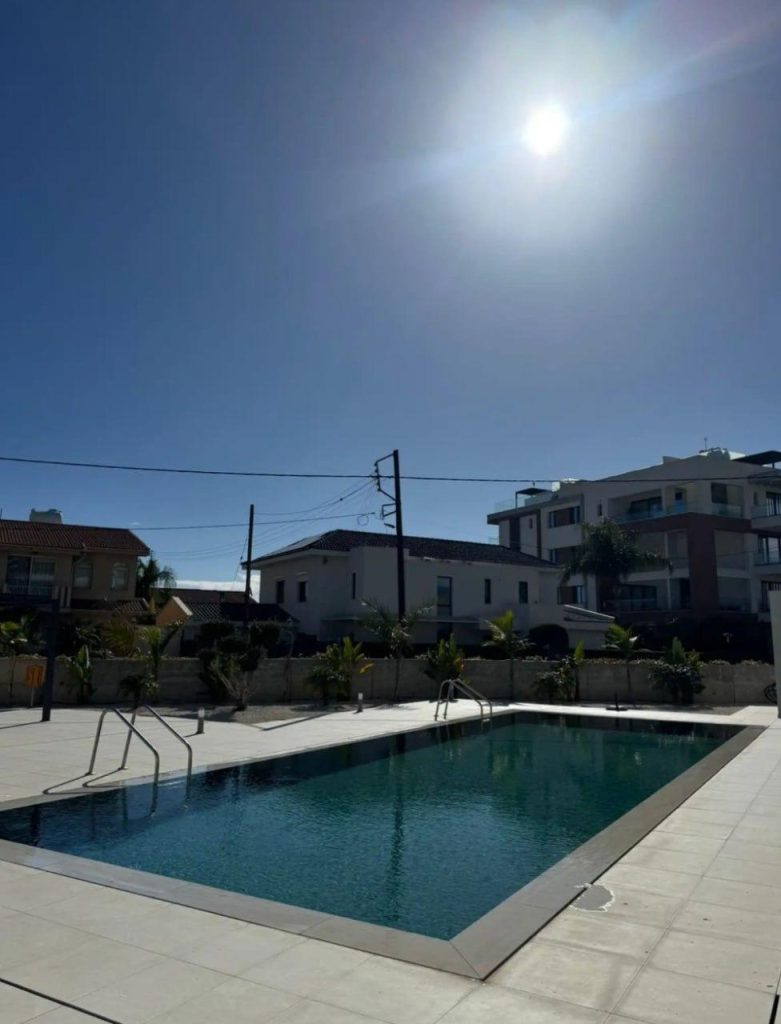 4-bed penthouse with heated pool and gym in Germasogeia photo 2