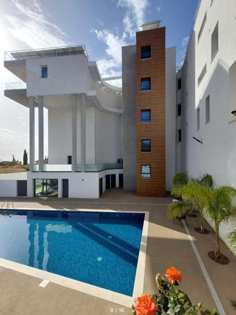 3-bed luxury penthouse with roof garden and pool in Panthea photo 6