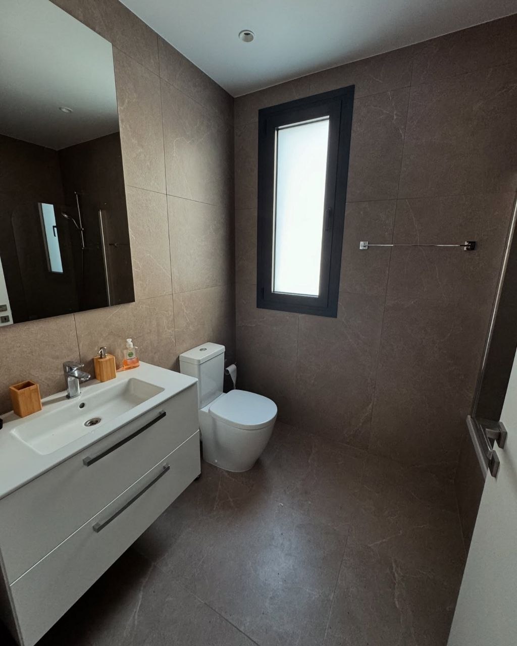 2 Bedroom Apartment for Rent in Limassol – Sea Front, Molos