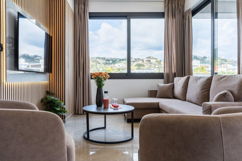 2-bed furnished apartment with pool in Agios Tychonas photo 3