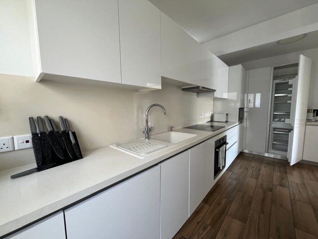 4-bed apartment for rent in Mouttagiaka photo 3