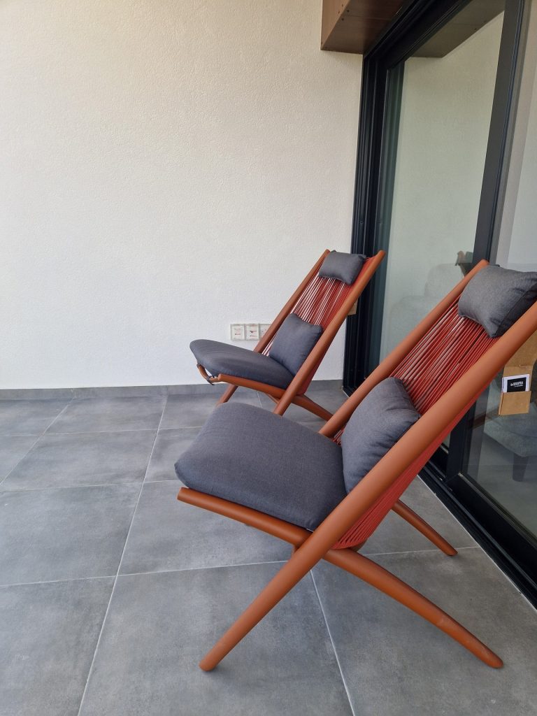 2-bed furnished penthouse with roof garden in Zakaki photo 6