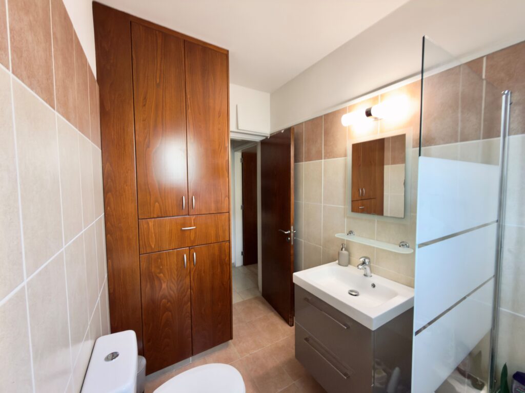 2-bed apartment with pine views near University of Nicosia photo 8